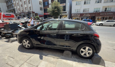 İstanbul’da seyir halindeki sürücü direksiyon başında fenalaştı