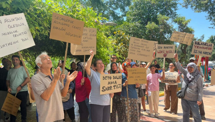 İzmir’de evlerine su verilmeyen vatandaşlar isyan etti