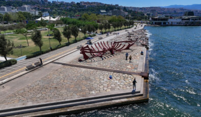 İzmir’de sıcak hava etkili oluyor: Sokaklar boş kaldı