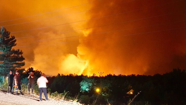 Karabük’teki orman yangını nedeniyle 4 mahalle ve 1 köy tedbiren tahliye edildi