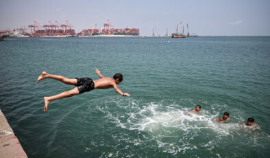 Mersin’de sıcak hava ve yüksek nem bunaltıyor