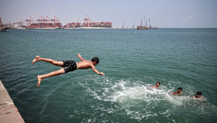 Mersin’de sıcak hava ve yüksek nem bunaltıyor