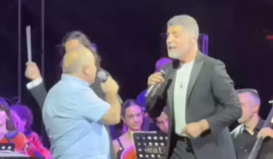 Özcan Deniz ve Çin’den Gelen Benzeri Düet Yaptı!