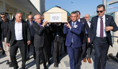 Özgür Özel ile Kemal Kılıçdaroğlu, Namık Tan’ın annesinin cenaze töreninde bir araya geldi