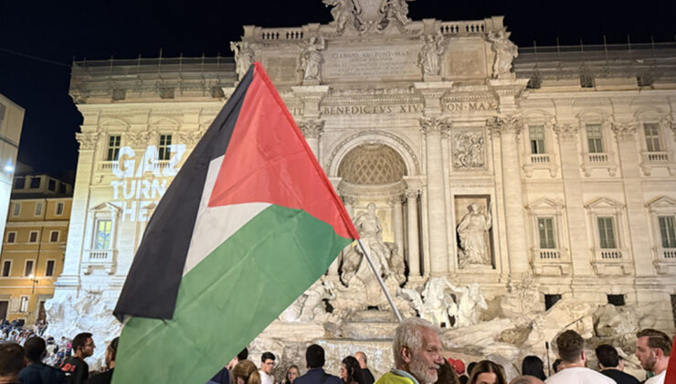 Roma’daki ünlü Trevi Çeşmesi, Gazze için ışıklarını söndürdü