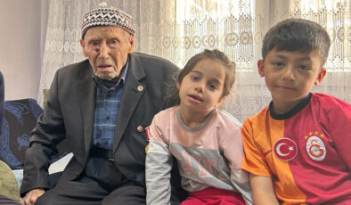 Sağlıklı beslenerek 103 yaşına bastı: Torununun torununu da gördü