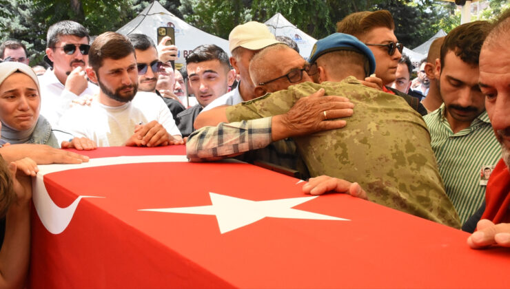 Şehit Piyade Sözleşmeli Er Özkan Özkanlı’ya acı veda: Silah arkadaşı, gözyaşlarını tutamadı