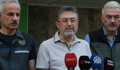 Tarım ve Orman Bakanı Yumaklı yangınlarla ilgili son durumu açıkladı