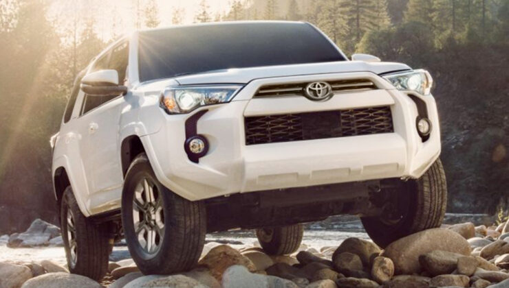 Toyota, ABD’de elektrikli araç planlarını erteledi