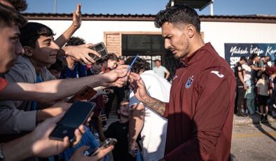 Trabzonsporlu futbolcular, Erzurum’da taraftarla buluştu!