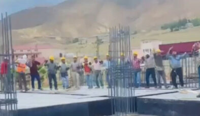 Van’da İnşaat İşçilerinin Halay Keyfi Gülümsetti!