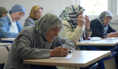 Yaşları onları yıldırmadı: Gaziantep’te ninelerin öğrenme azmi görenleri duygulandırıyor