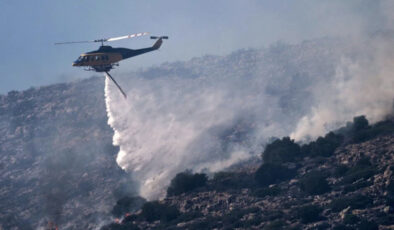 Yunanistan’da yangın söndürme helikopteri denize düştü