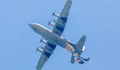 5 ülkenin iş birliğinde Gazze’ye havadan yardım paketi indirildi