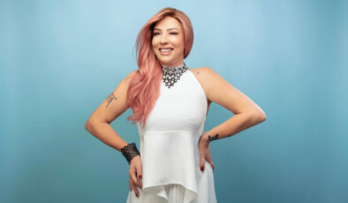 6 ayda 26 kilo veren şarkıcı Işın Karaca şaşırtmaya devam ediyor! Bikinili pozlarını yayınladı