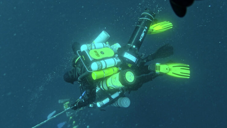 72 yıl sonra şehit denizcilerimiz anısına Dumlupınar’a saygı dalışı