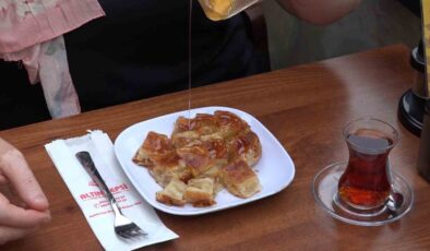 Rize’de Böreğe Bal Katkısı Damakları Mest Etti
