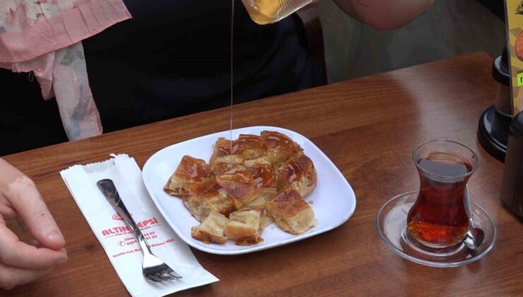 Rize’de Böreğe Bal Katkısı Damakları Mest Etti