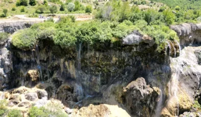 Sivas’ın Saklı Cenneti: Dipsizgöl Şelalesi