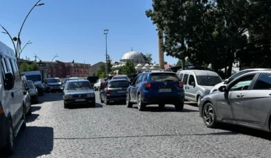 Şebinkarahisar’da Salı Pazarı Trafik Çilesine Dönüştü