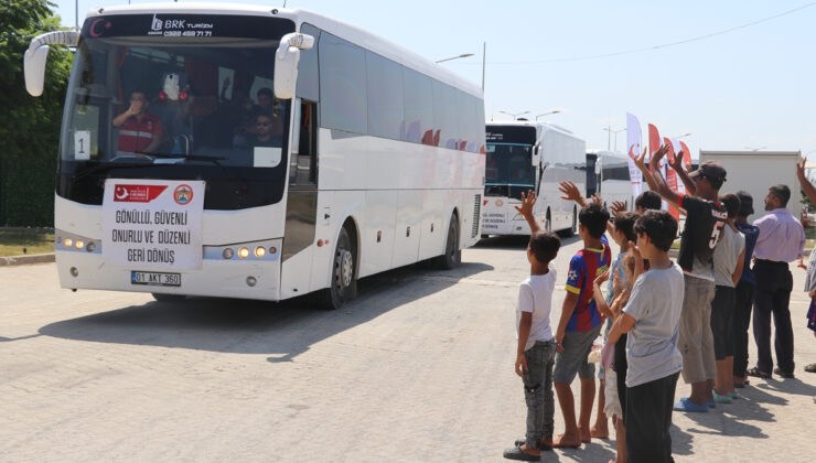 Adana’da 160 Suriyeli daha ülkesine uğurlandı: Yardımlarınız için teşekkür ederiz