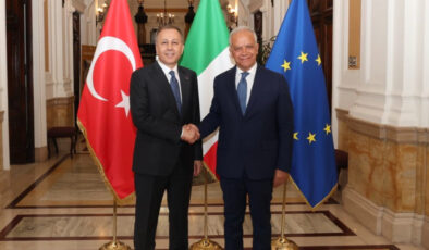 Ali Yerlikaya, İtalya mevkidaşı Pıantedosı ile bir araya geldi