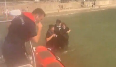 Ali Yerlikaya paylaştı: Çanakkale’deki yangında denizden tahliye anları