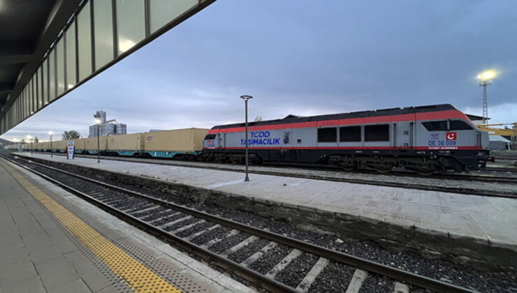 Bakü-Tiflis-Kars Demir Yolu hattıyla 7 ayda 250 bin ton yük taşındı