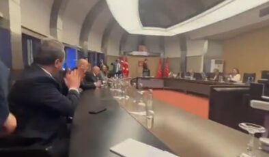 Barış Yarkadaş paylaştı: Kılıçdaroğlu’nun adaylığını şarkılarla kutladılar