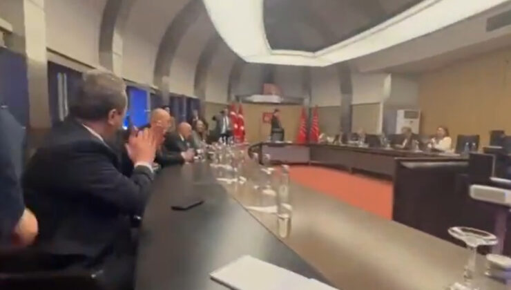 Barış Yarkadaş paylaştı: Kılıçdaroğlu’nun adaylığını şarkılarla kutladılar