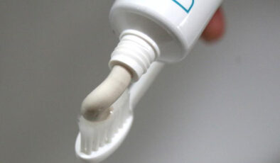 Bilim insanları duyurdu: Saçtan diş macunu üretilecek