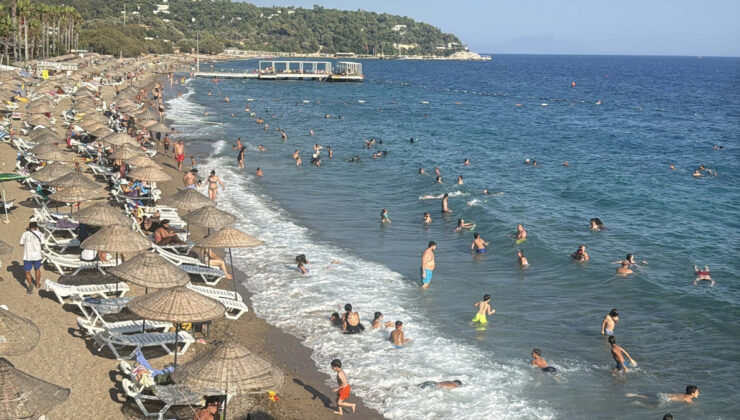 Bodrum’da yerli ve yabancı turistler sahillere akın etti