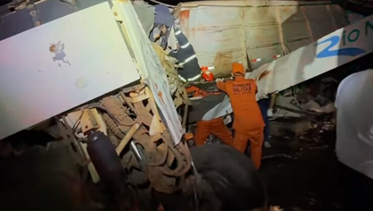 Brezilya’da otobüsle kamyonla çarpıştı: 11 kişi öldü