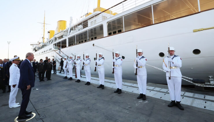 Cumhurbaşkanı Erdoğan, Savarona yatını ziyaret etti