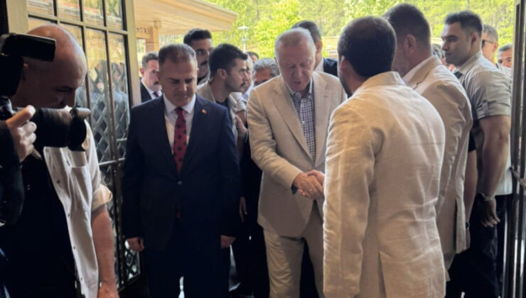 Cumhurbaşkanı Erdoğan’ın yazlık takım elbisesi gündem oldu