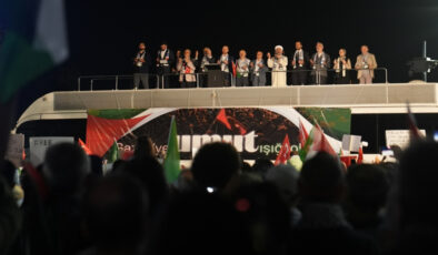 Diyanet İşleri Başkanı Ali Erbaş, İstanbul’daki Gazze yürüyüşünde dua etti