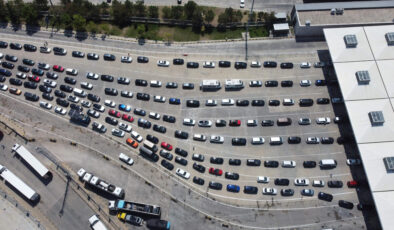 Gurbetçilerin hüzünlü dönüşü devam ediyor: Gelirken seviniyoruz, giderken üzülüyoruz