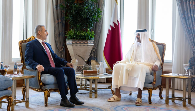 Hakan Fidan, Doha’da Katar Emiri Hamad Al Sani tarafından kabul edildi.