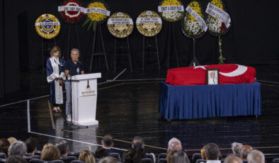 İsmi yasaklar ve skandallarla anılıyordu: Emin Alıcı, Süryani mezarlığına gömüldü