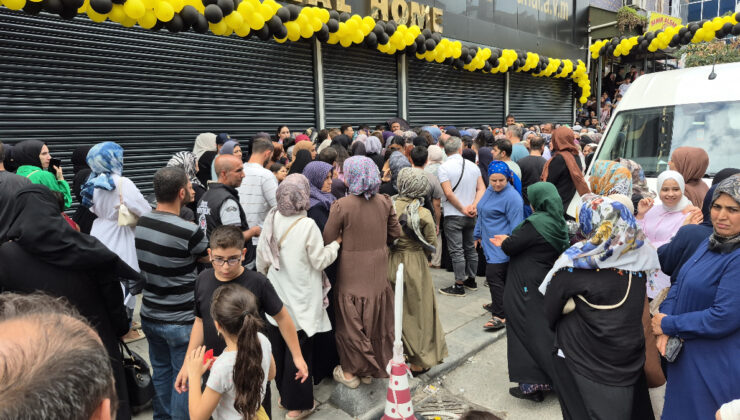 İstanbul’da mağaza açılışımda ‘indirim’ izdihamı