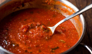 İtalyanlar bu yöntemi kullanıyor: İnanılmaz domates sosu…