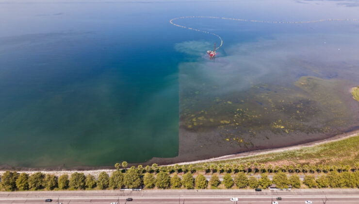 İzmit Körfezi’nde temizlik yapılan bölgelerde suyun rengi değişti