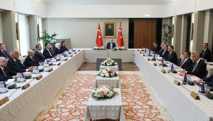 Kabine Ahlat’ta toplandı