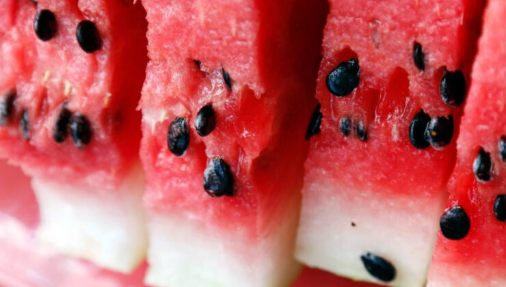 Karpuz çekirdeklerini tuzlayınca bakın ne oluyor…