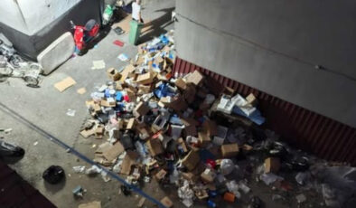 Marmaris’te toplanmayan çöpler sokaklarda çirkin görüntülere neden oldu