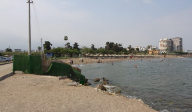 Mersin’de CHP’li belediyenin girişi ücretli hale getirdiği halk plajında gerginlik
