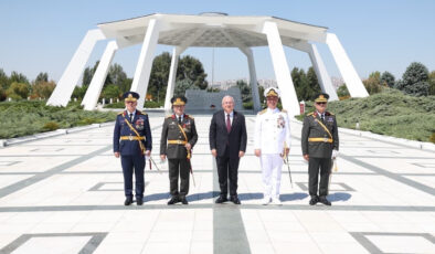Milli Savunma Bakanı Güler’den Devlet Mezarlığı’na ziyaret