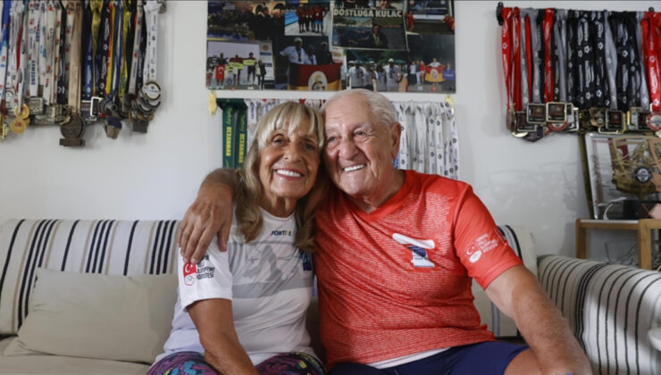 Muğla’da 89 ve 78 yaşındaki çiftin yüzme tutkusu