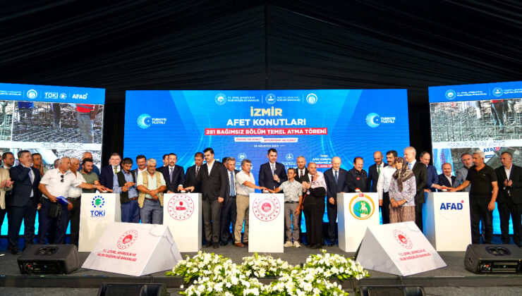 Murat Kurum söz verdiği yangınzede Cavit Amca ile birlikte konutların temelini attı