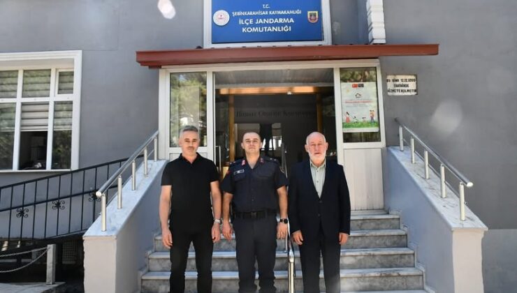 Şebinkarahisar’da Protokol Ziyareti: Başkan Şentürk ve Karakurt’tan İlçe Jandarma Komutanı Gül’e Hayırlı Olsun Ziya